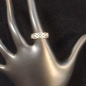 925 Sterling Celtic Eternity Band size 5‎